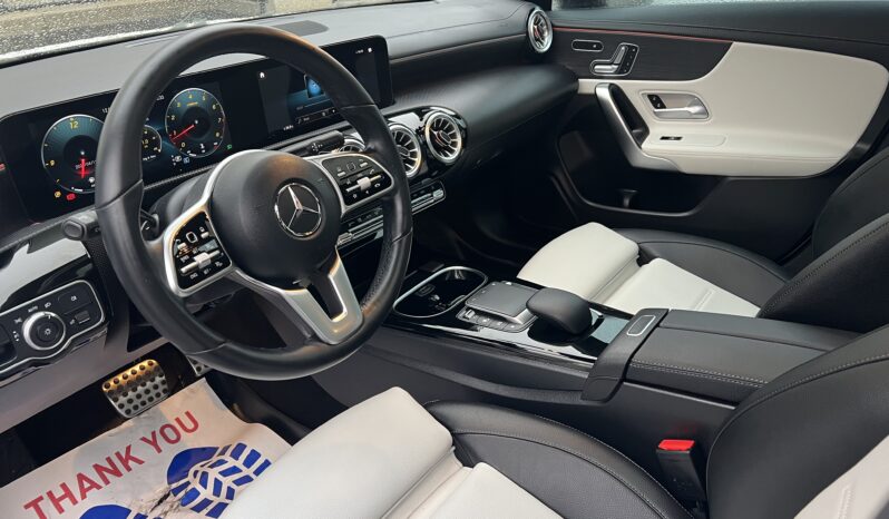 
								2022 Mercedes-Benz CLA 250 4MATIC full									